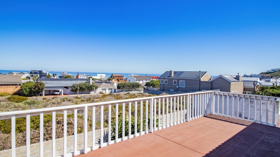 4 Bedroom Property for Sale in Pearl Bay Western Cape